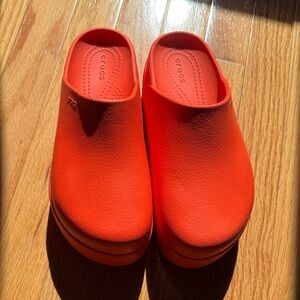 CROCS Dylan Platform Clog Mule in LAVA (Bright Orange) Size W6